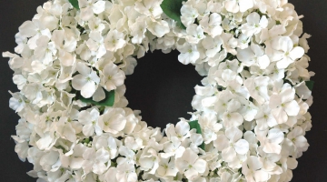 Ý nghĩa quan trọng của vòng hoa trắng trong đám tang